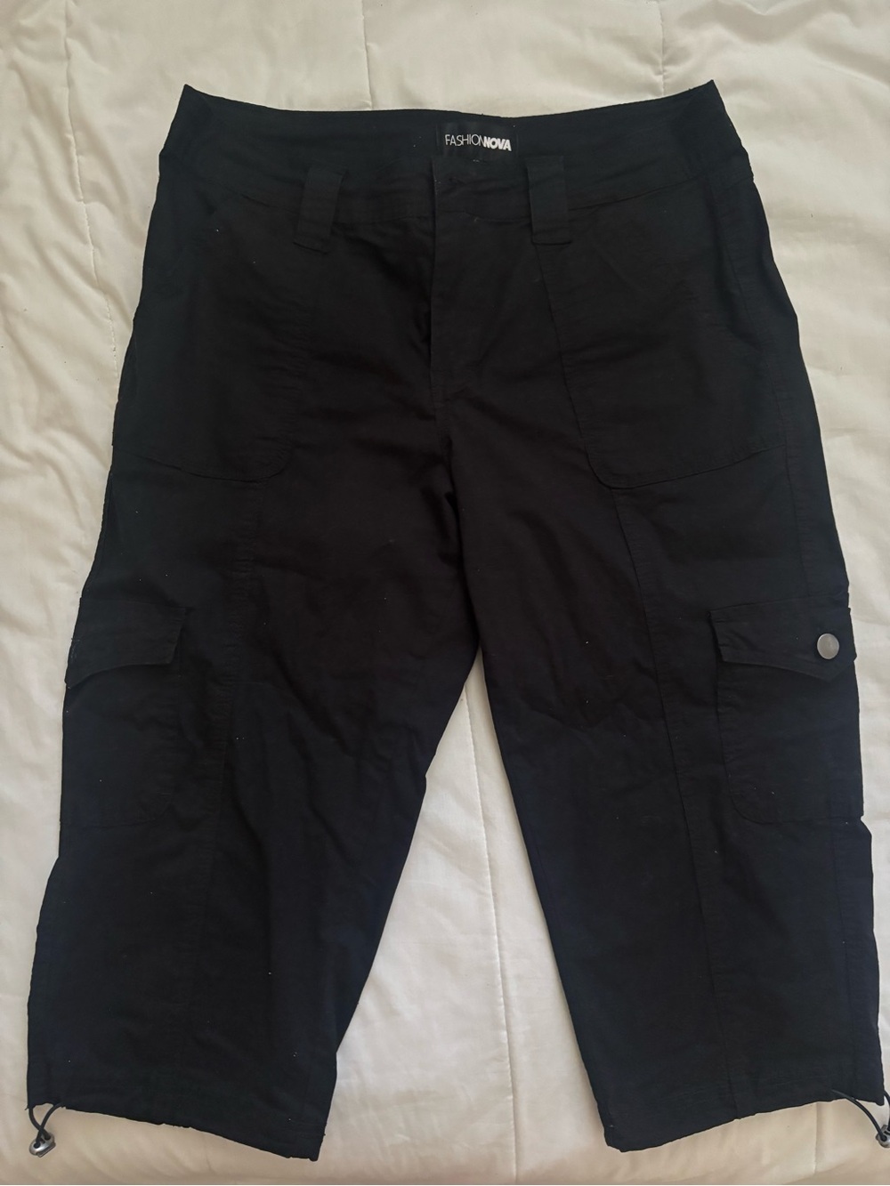 Fashion Nova women’s Black Cargo Capris